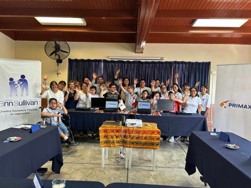 184 PRIMAX entrega equipos para implementación de laboratorio de cómputo del Centro Ann Sullivan del Perú