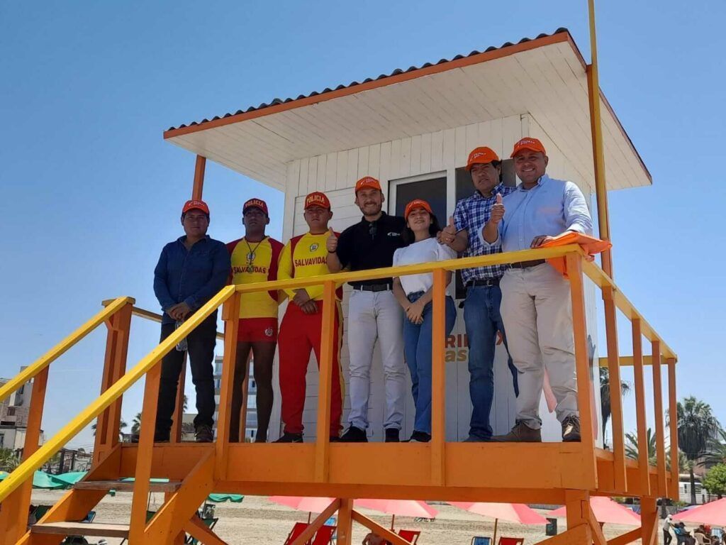 188 PRIMAX GAS IMPLEMENTA TRES CASETAS DE SALVAMENTO PARA EL BALNEARIO DE PIMENTEL