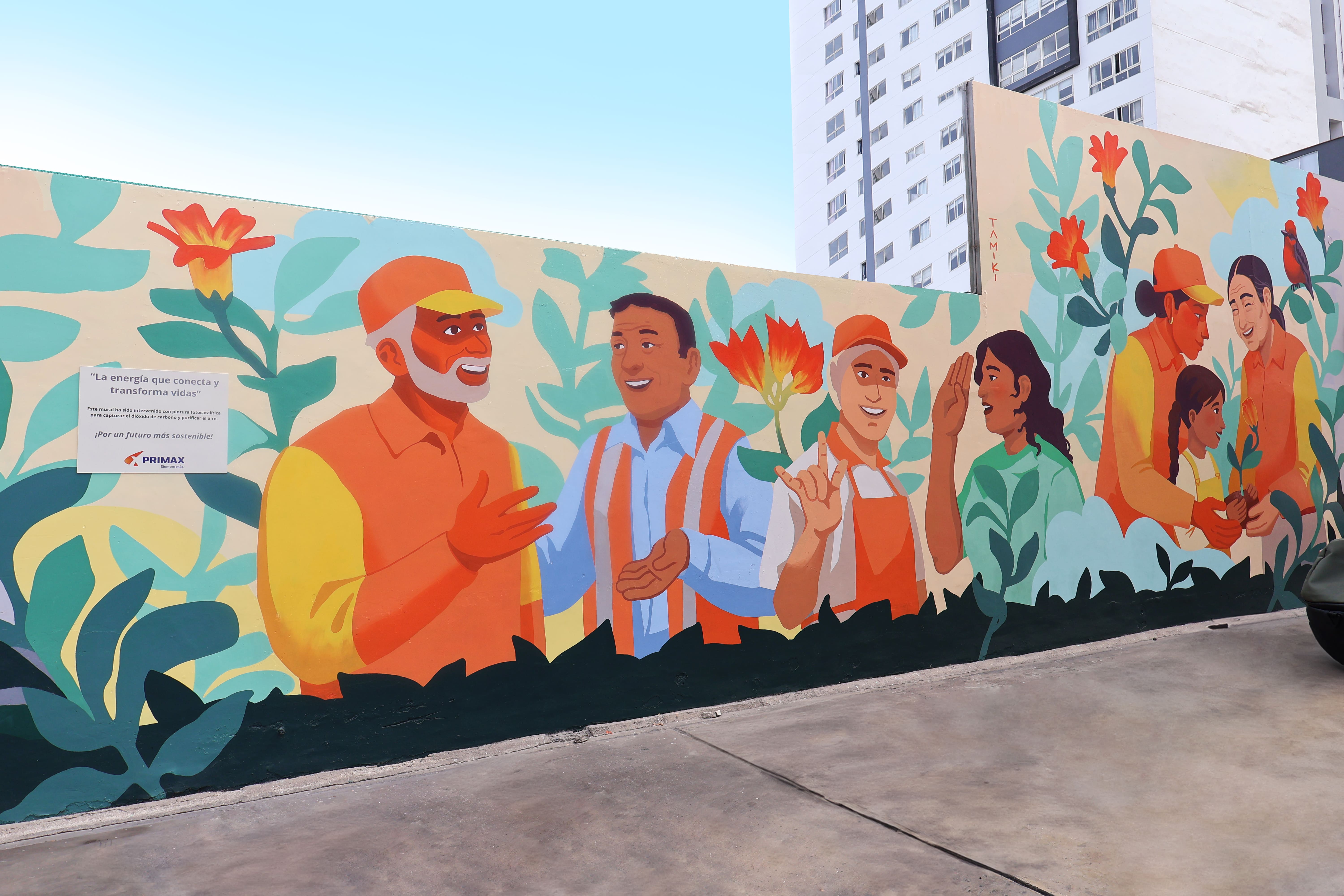Primax inaugura mural que limpia el aire y promueve la inclusión en Lima